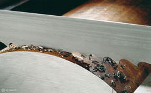 乌海带锯床线速度设定过高，为什么会导致带锯条齿尖发热加速锯条的磨损？